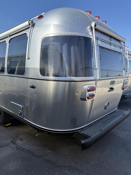 2026 Midnight Flamingo Flying Cloud® 27FB photo 3