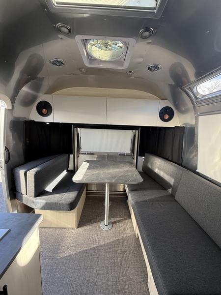 2026 Midnight Flamingo Flying Cloud® 27FB photo 10